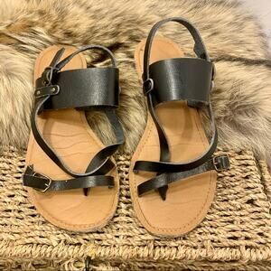 Maurices Gladiator Sandals 8M Black Faux Leather Strappy Slingback Resortwear